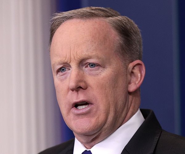 Spicer: Obama Administration Renewed Flynn's Security Clearance