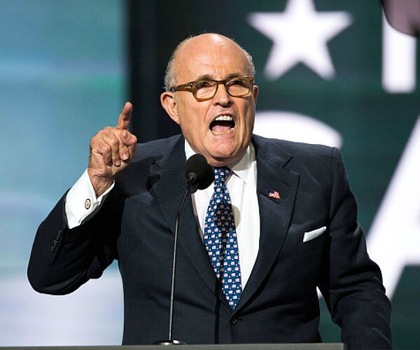 Giuliani: Hillary 'Too Stupid' to Lead