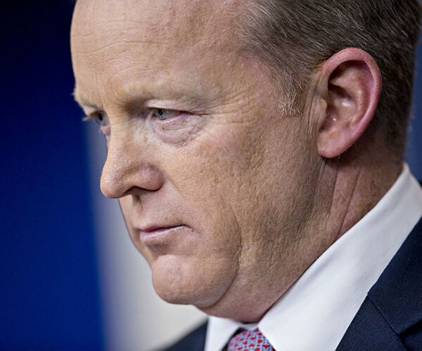 Spicer Won't Confirm If Trump Has Recording Devices in WH