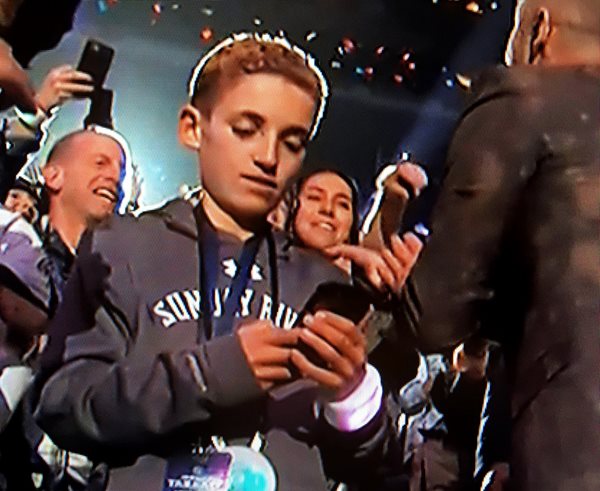 Kid on Phone at Super Bowl With Justin Timberlake Goes Viral