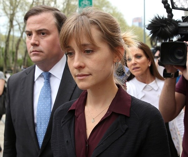 allison mack walks out of courthouse