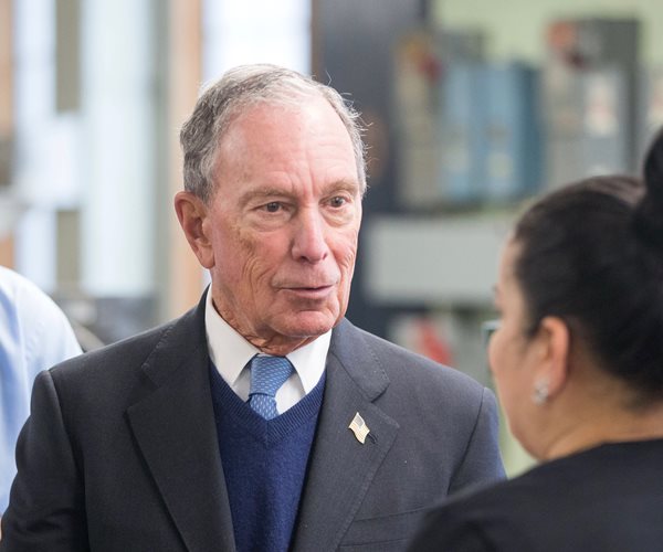 mike bloomberg speaking to a woman on the street