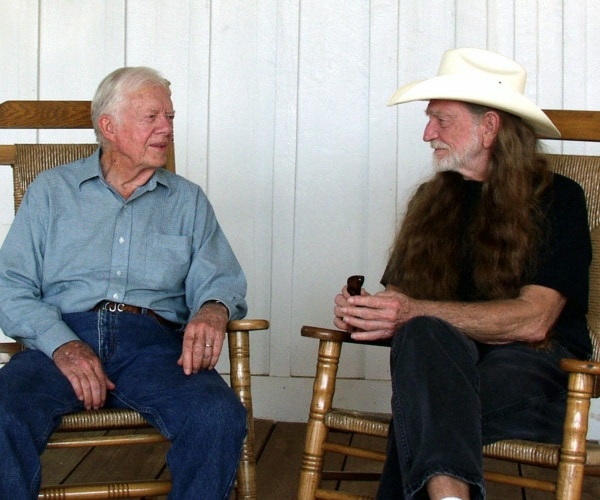 former president jimmy carter talks to willie nelson