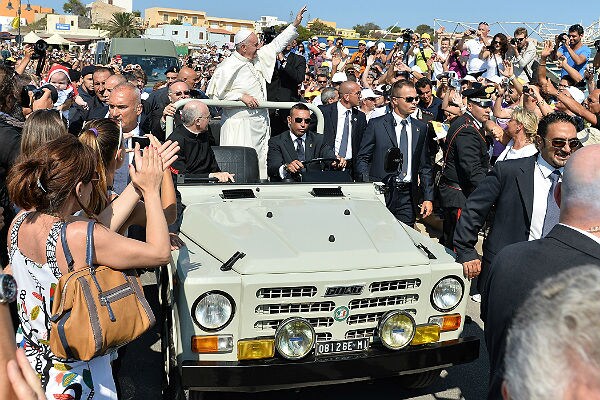 Francis Shuns Popemobile in Favor of 20-Year-Old Fiat