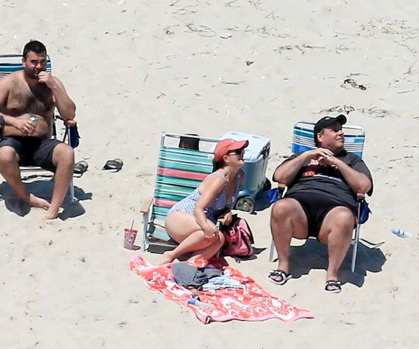 Chris Christie Lounges on NJ Beach in State Shutdown