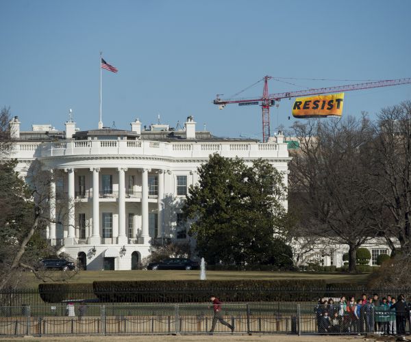 Greenpeace 'Resist' Banner Hung From Crane Near White House in Protest