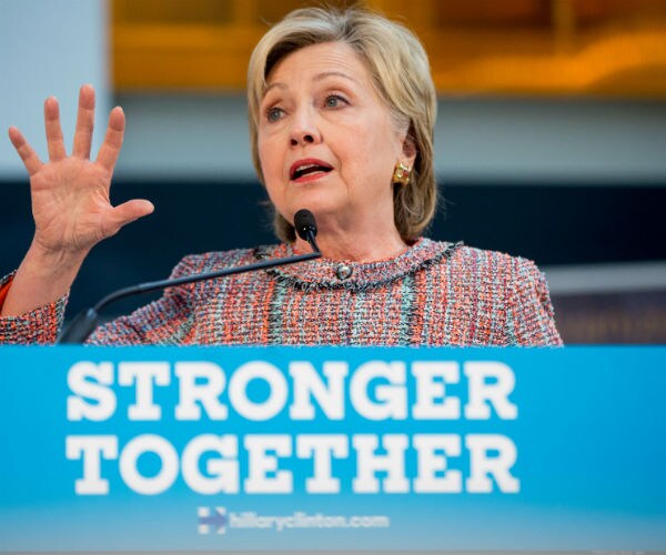 Clinton Targets White Male Voters in Key Swing States