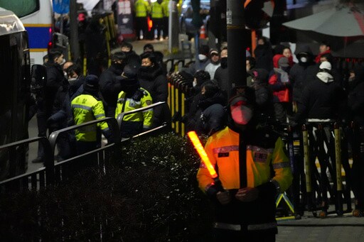 South Korean Authorities Arrive at Residence of Impeached President for 2nd Attempt to Detain Him