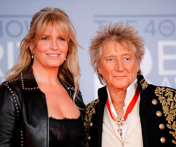 rod stewart and penny lancaster stand on red carpet