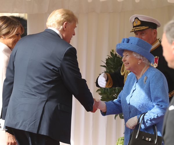 Trump Keeps Queen Waiting Before Windsor Castle Tea