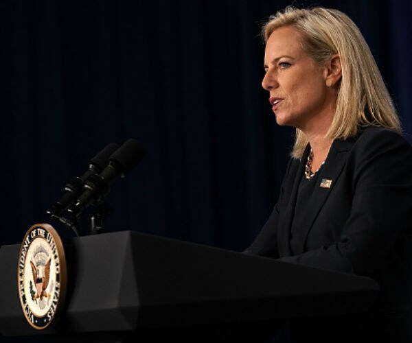 Lawmakers: DHS Chief Asserts Family Reunifications on Track