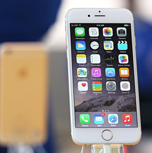 Apple Asks New Phone Users to Reinstall IOS 8 After Glitches