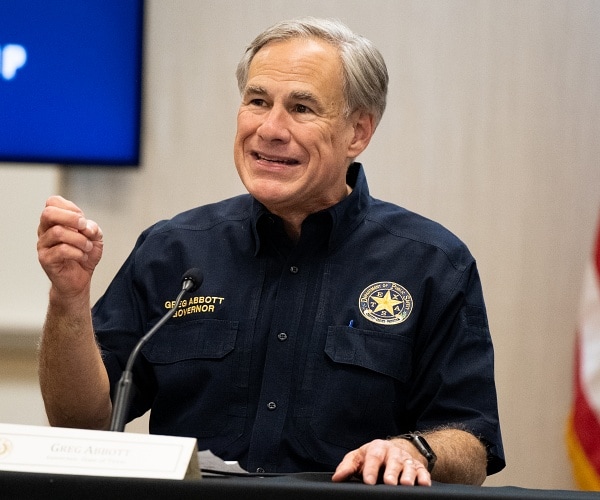 greg abbott speaks to group