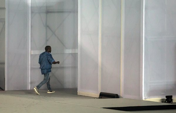 Kanye West Puzzles Fans After Storming Off Stage at Pan Am Closing