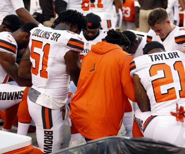 Browns' Players Kneel in Prayer During National Anthem