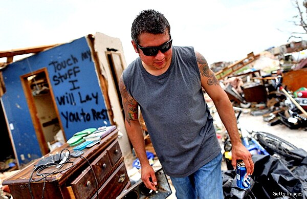 Tornado Looters in Oklahoma Steal Jewelry, Other Items From Residents