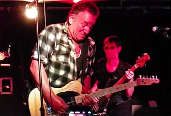 Bruce Springsteen Shocks NJ Bar With 2-Hour-Long Surprise Performance