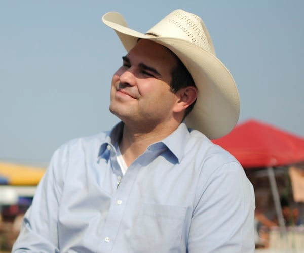 billie sutton wears a cowboy hat