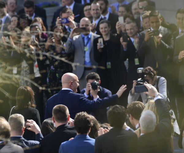 McMaster Gets a Parting Ovation From WH Staff