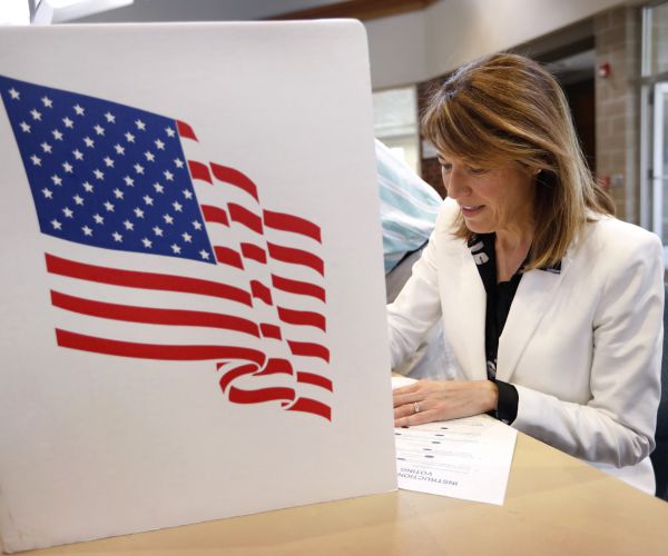 iowa democratic congressional candidate cindy axne fills in her ballot.