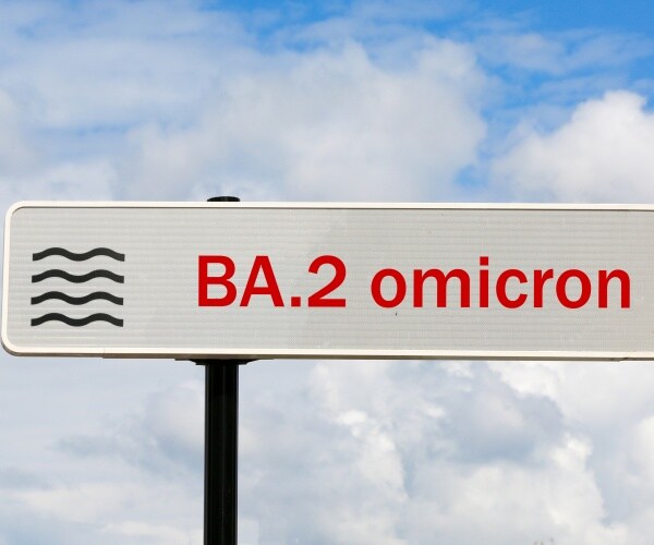 sign that says 'BA.2 Omicron'