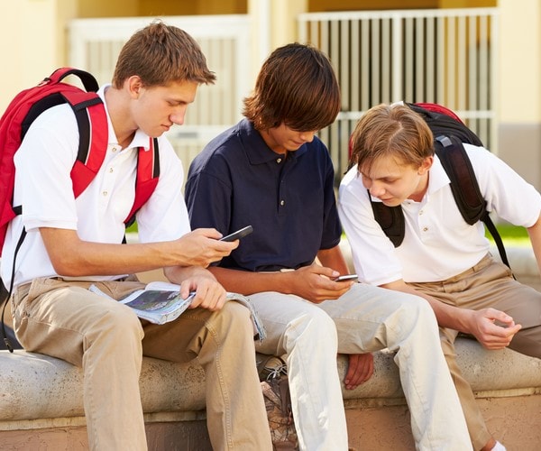 LA Schools’ Ban on Cellphones Begins