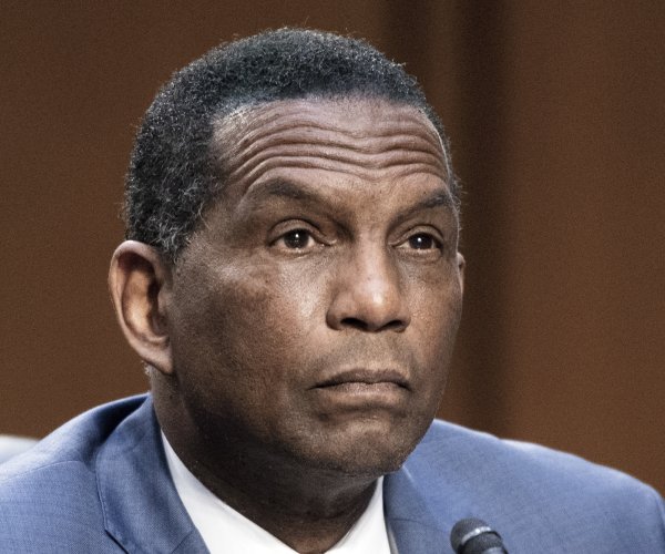 Burgess Owens to Newsmax: Linda McMahon Is an ‘Innovator’