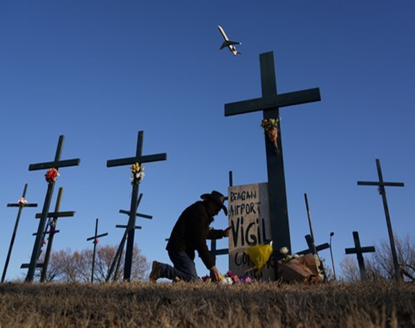 Families Visit Crash Site Days after the Deadliest US Air Disaster in a Generation