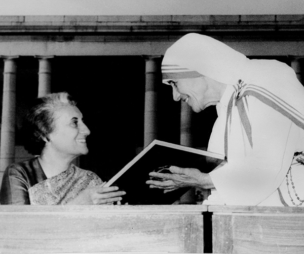 Teresa-Indira-Gandi-GettyImages-51406261.jpg