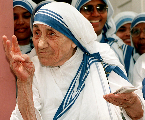 Mother-Teresa-GettyImages-51419052.jpg