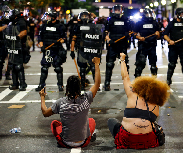 Protesters-Clashing-RTSOVKP.jpg