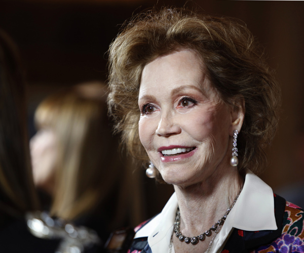 002_More-slideshow_Mary-Tyler-Moore-RTR2W1NL.jpg