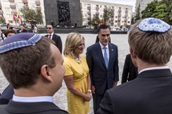 romneys-in-poland-meet-with-jewish-people.jpg